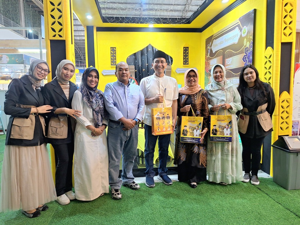 Bupati dan Wabup Bojonegoro Kunjungi Stan Unigoro di Gebyar Ramadhan Bojonegoro 2025
